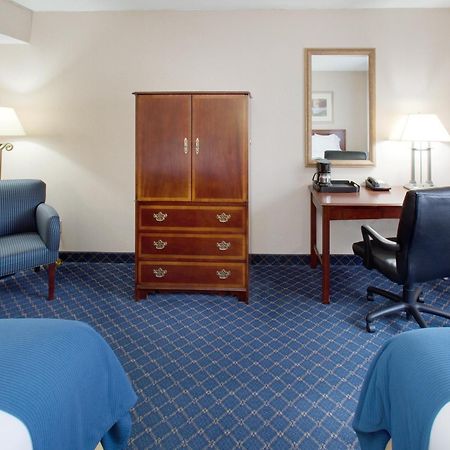 Holiday Inn Express Des Moines-At Drake University, An Ihg Hotel Exterior photo
