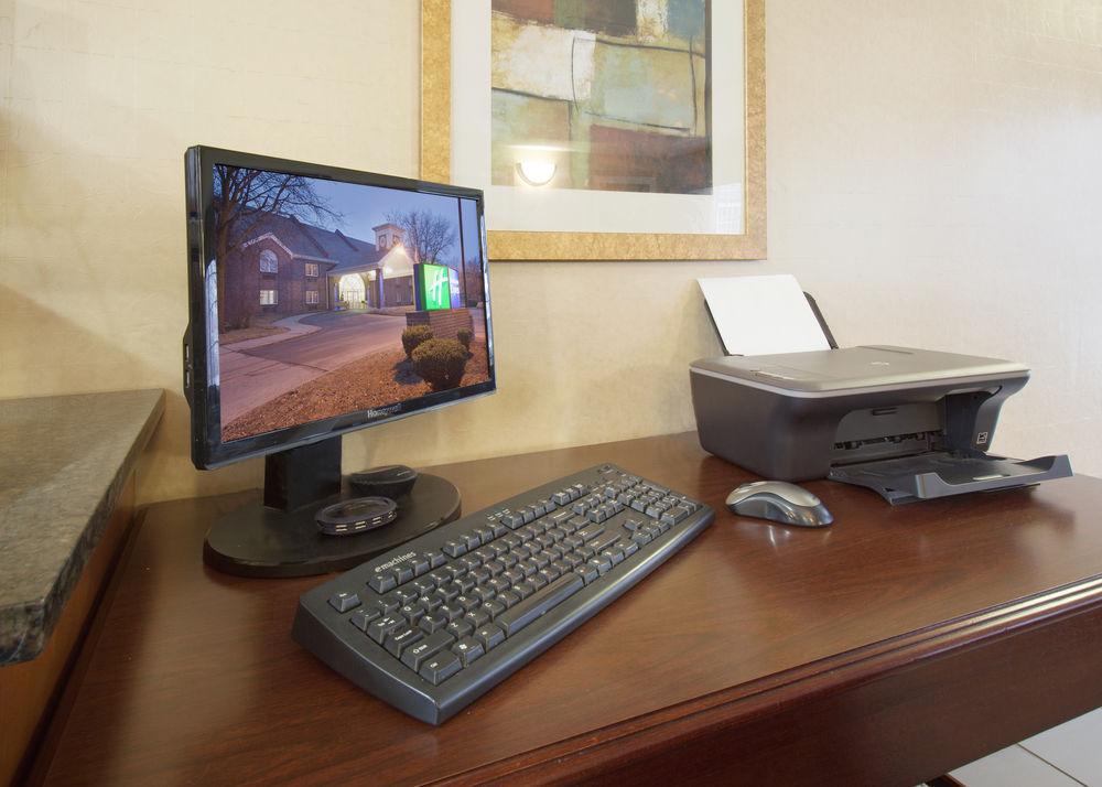 Holiday Inn Express Des Moines-At Drake University, An Ihg Hotel Exterior photo