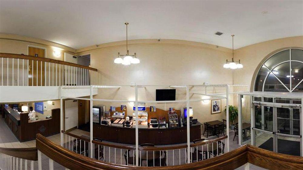 Holiday Inn Express Des Moines-At Drake University, An Ihg Hotel Exterior photo