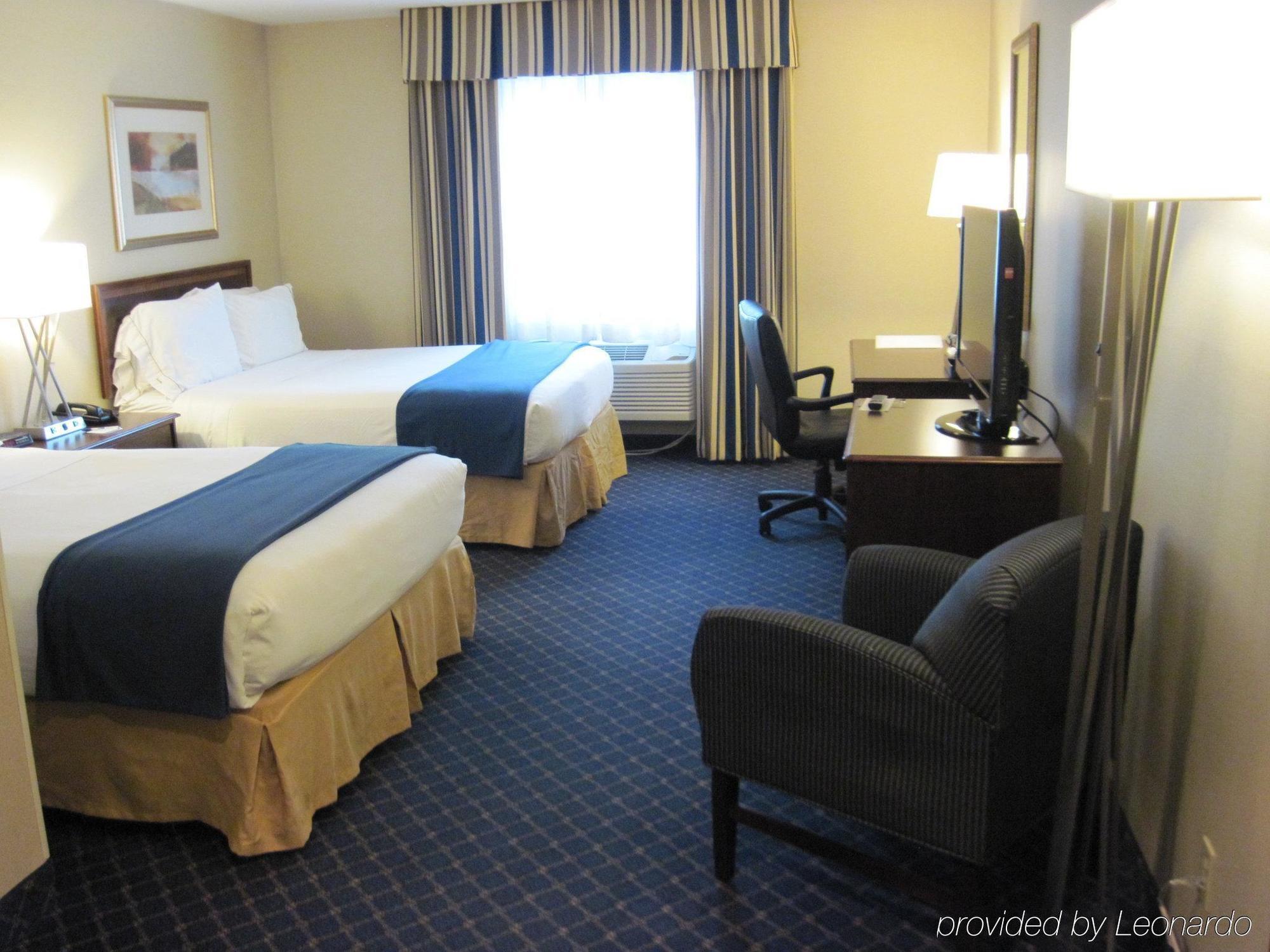 Holiday Inn Express Des Moines-At Drake University, An Ihg Hotel Exterior photo