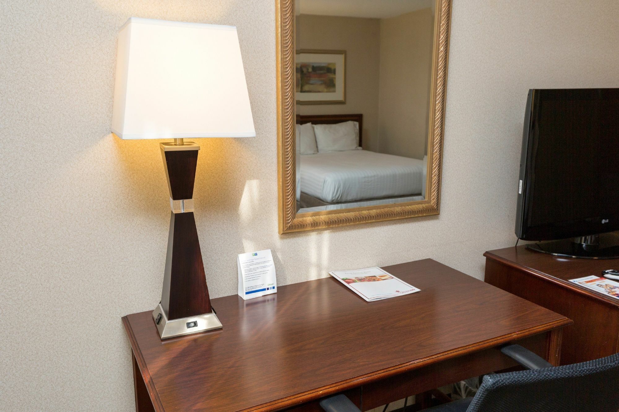 Holiday Inn Express Des Moines-At Drake University, An Ihg Hotel Exterior photo