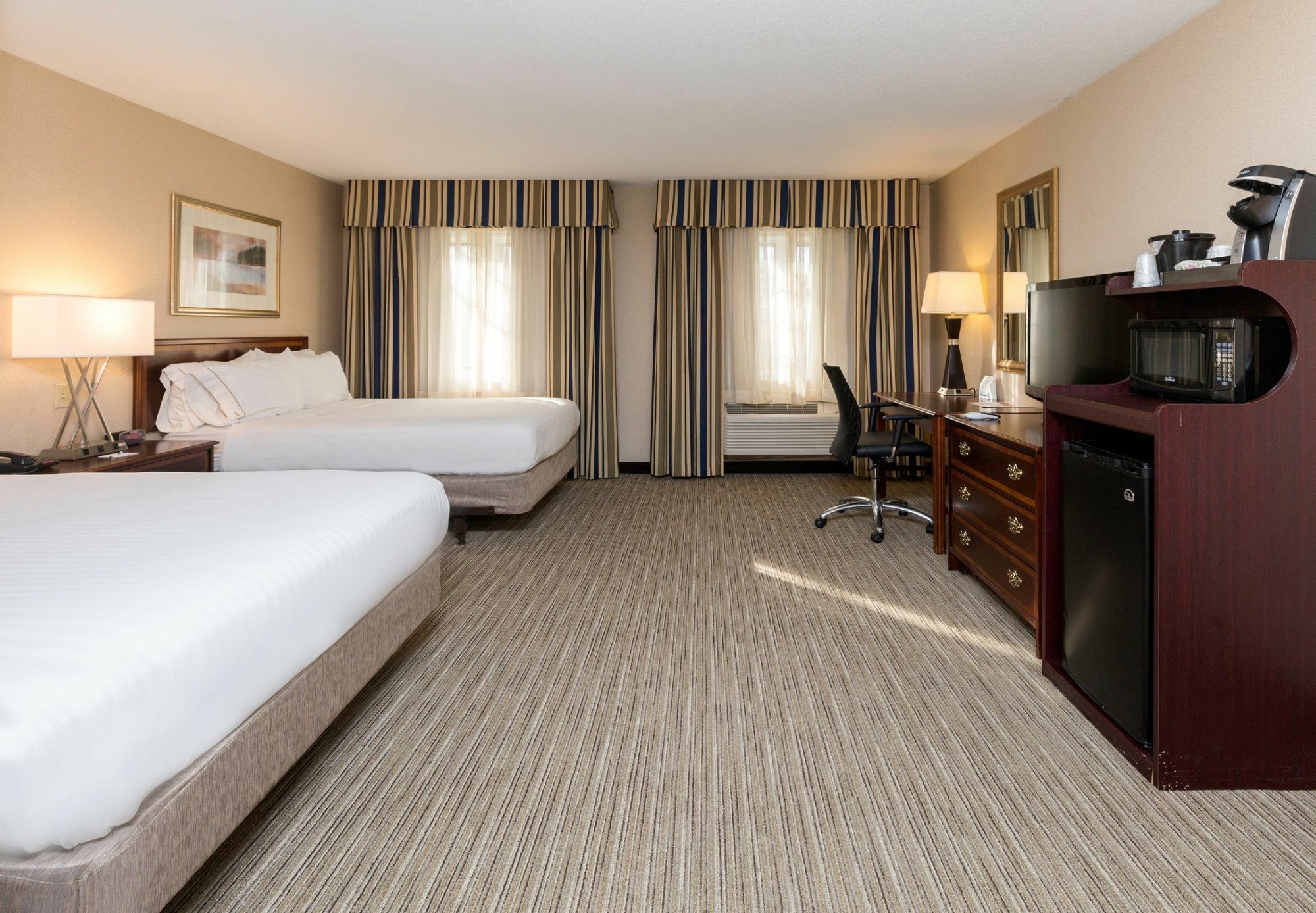 Holiday Inn Express Des Moines-At Drake University, An Ihg Hotel Exterior photo
