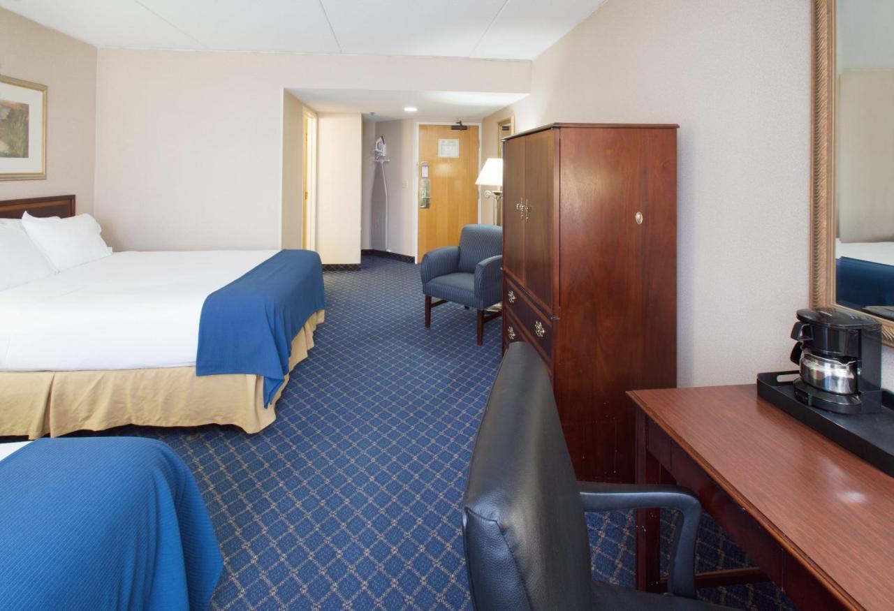 Holiday Inn Express Des Moines-At Drake University, An Ihg Hotel Exterior photo